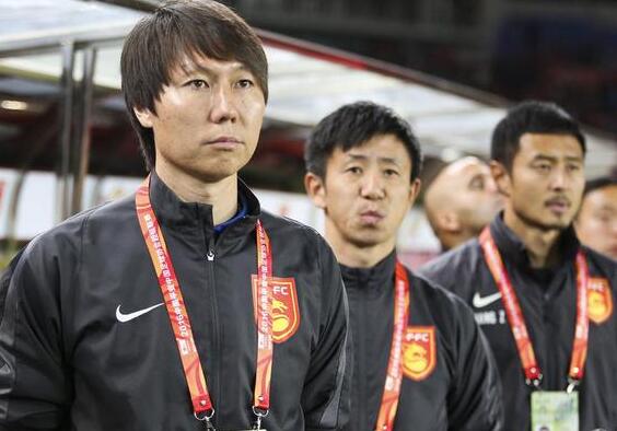 三方混战！ JIEJIE 诺克萨斯砍下两块，击杀三人， bin 的冰杖和鳄鱼展示了BN，赢得了第一局