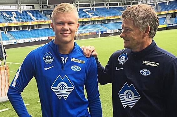 约罗：姆伯莫也会说法语，现在我们的团队就像一个大家庭