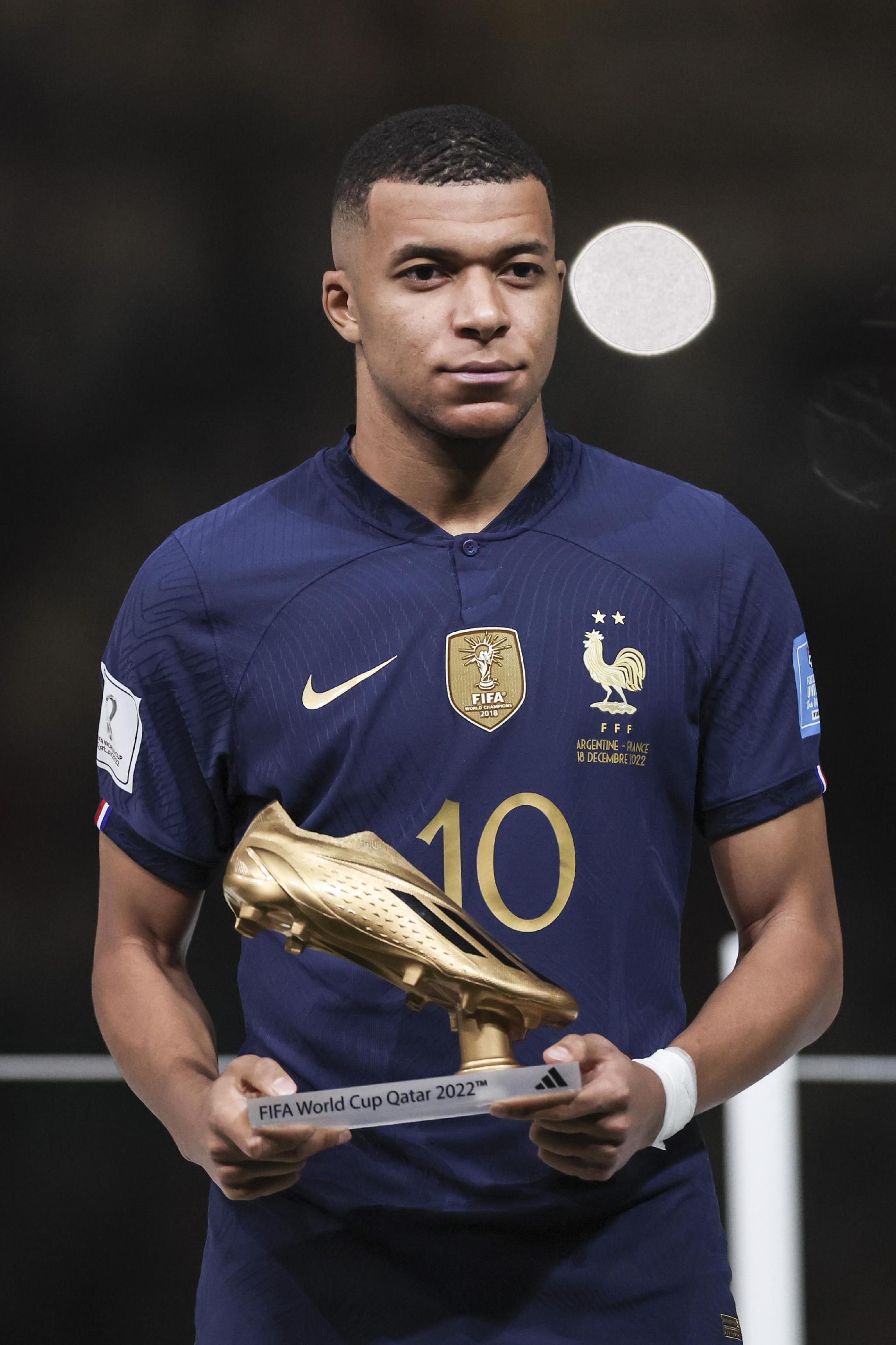 埃孔：关于奖金的事存在一些误解，我们现在像兄弟一样团结