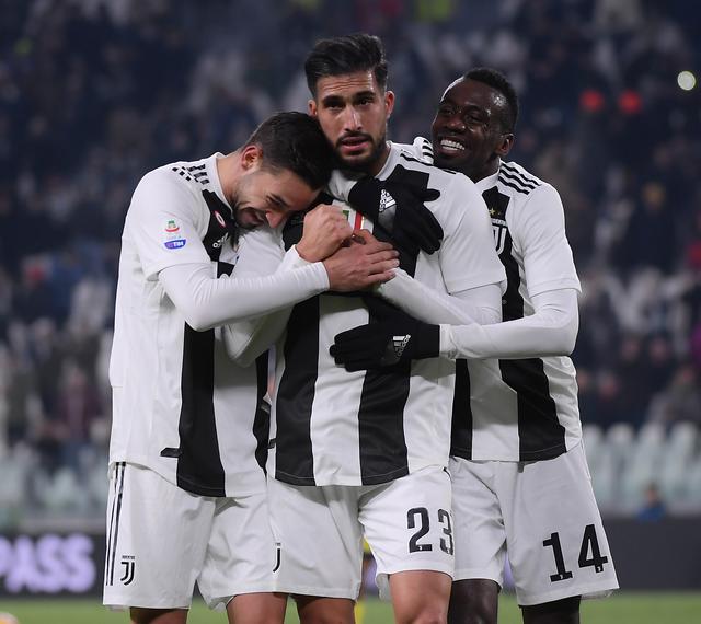 中国足协新规影响中超亚冠竞争，女足面临资金压力，外援政策收紧，挑战加剧。