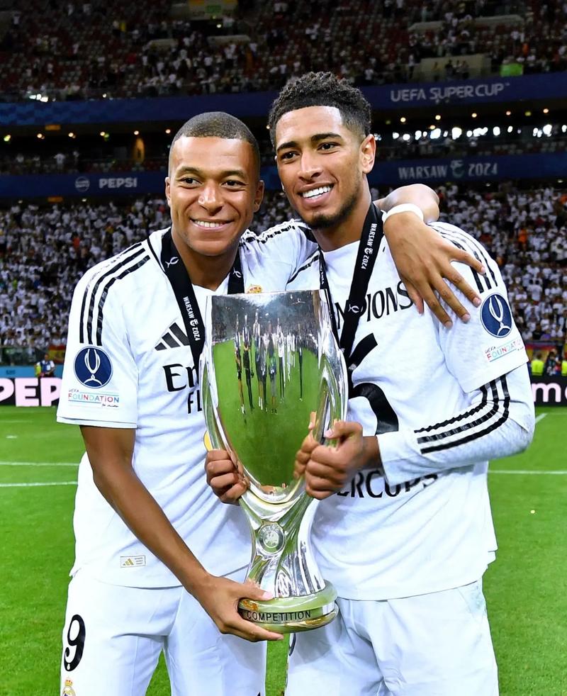 篮球火箭主力后卫被评为月最佳球员