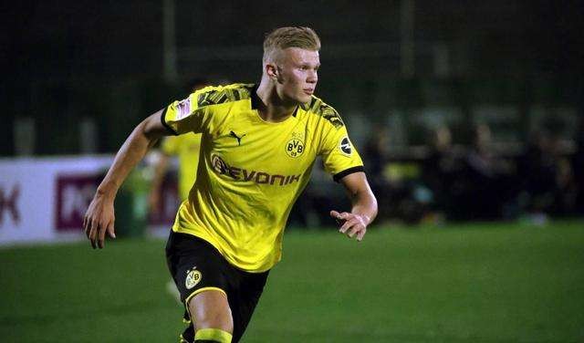 曼联对阵西汉姆联：阿莫林的换人争议与球队表现分析